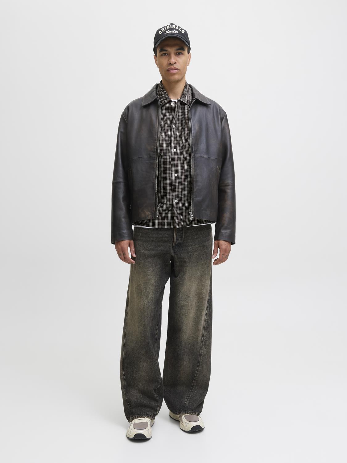 model_shot-front_full